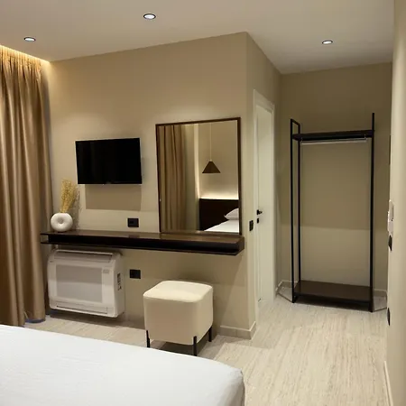 فندق Aquarelle Boutique 4*