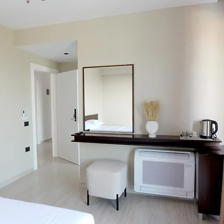 Aquarelle Boutique Hotel 4*